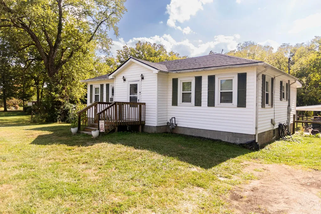 2317 Muddy Creek Road Winchester KY 40391