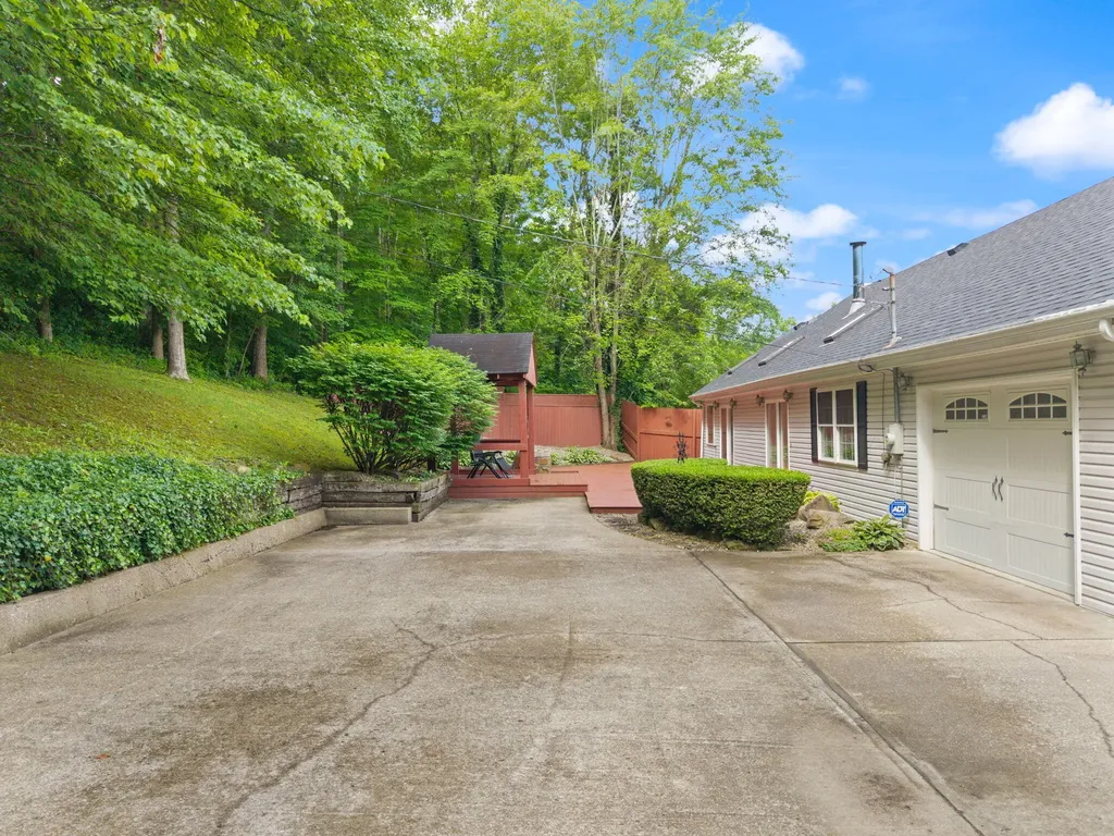 95 Hilltop Estates Road Morehead KY 40351
