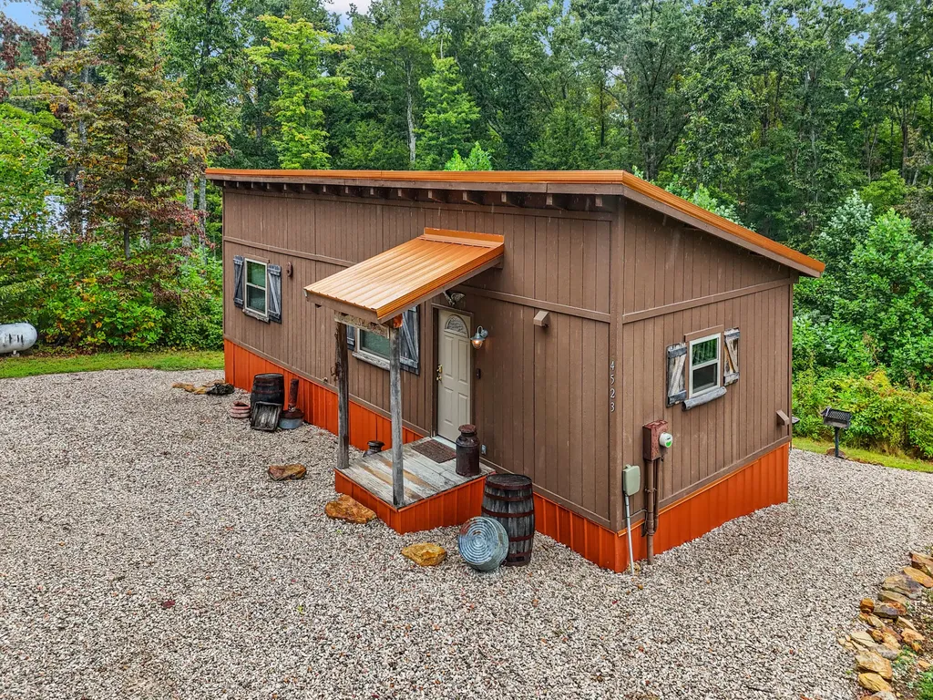 4523 Amos Ridge Road Frenchburg KY 40322
