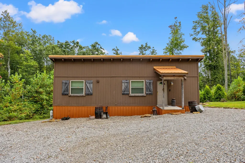 4523 Amos Ridge Road Frenchburg KY 40322