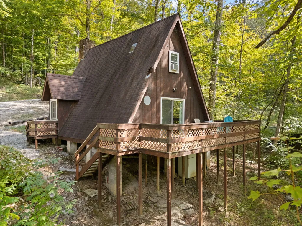 1424 Jasper Lake Drive Burnside KY 42519