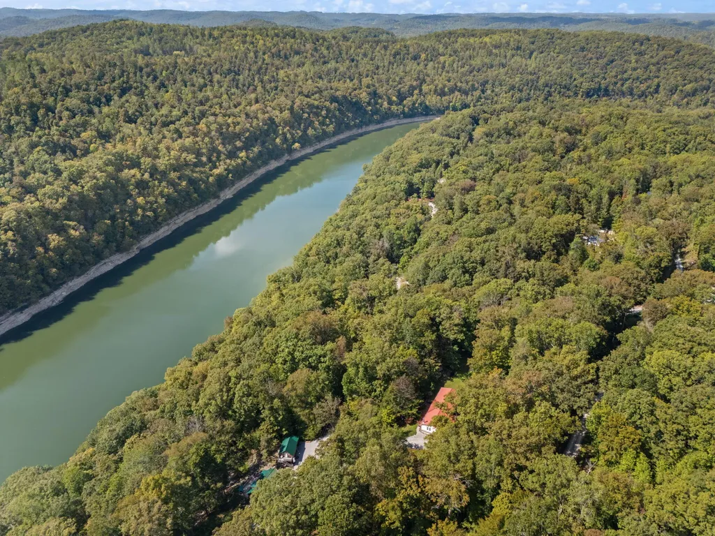 1424 Jasper Lake Drive Burnside KY 42519
