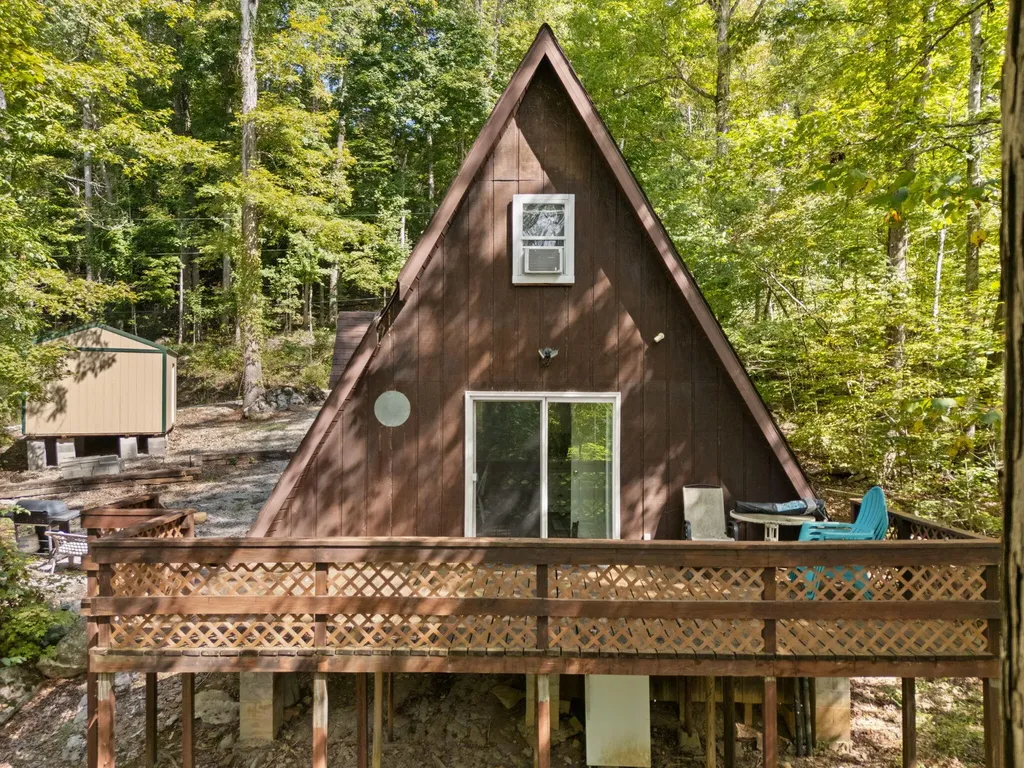 1424 Jasper Lake Drive Burnside KY 42519