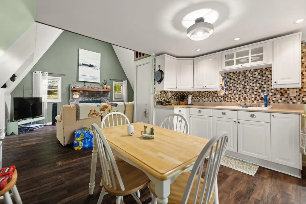 1424 Jasper Lake Drive Burnside KY 42519