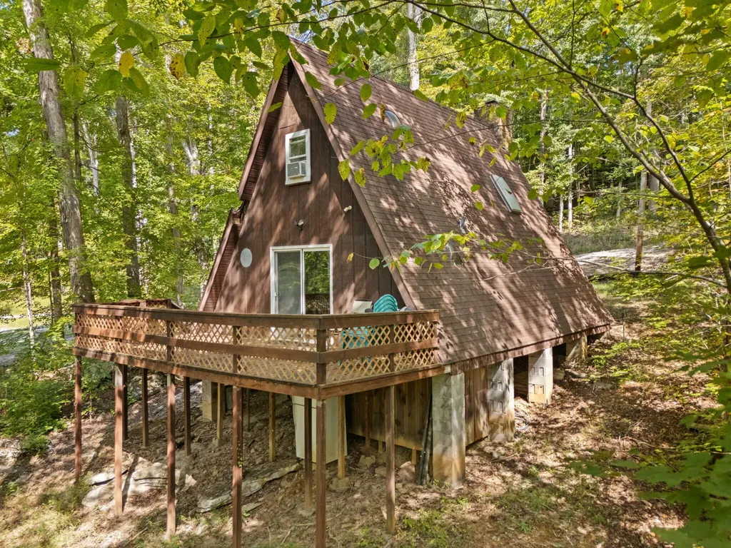 1424 Jasper Lake Drive Burnside KY 42519