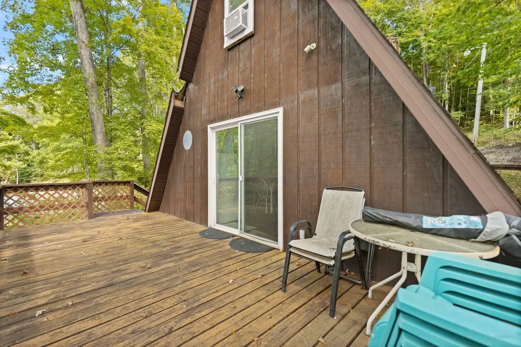 1424 Jasper Lake Drive Burnside KY 42519