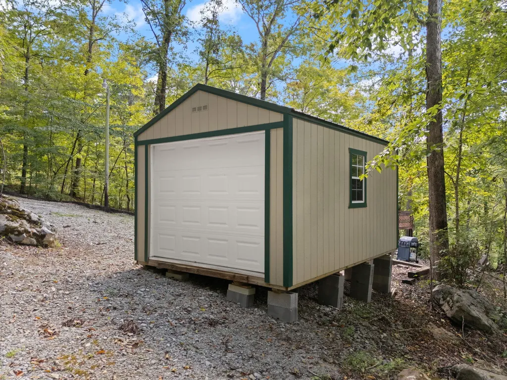 1424 Jasper Lake Drive Burnside KY 42519