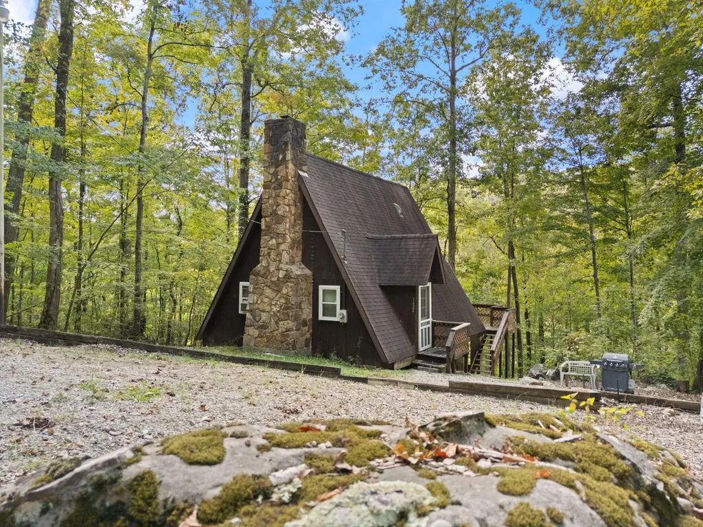 1424 Jasper Lake Drive Burnside KY 42519