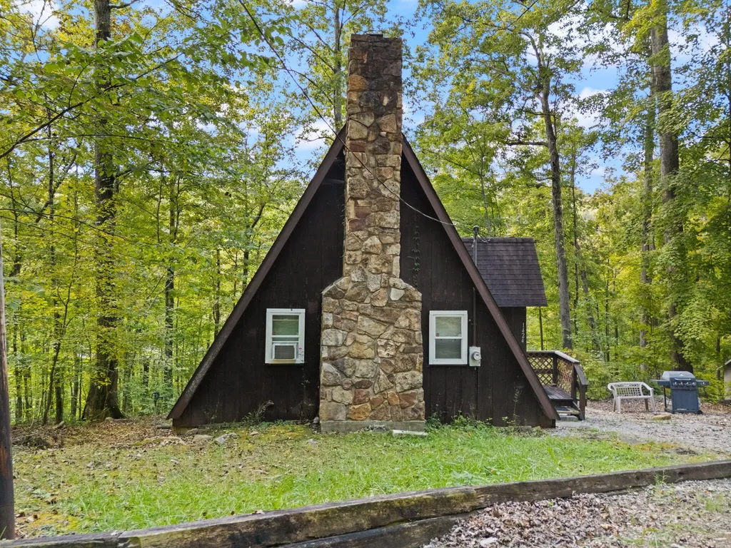 1424 Jasper Lake Drive Burnside KY 42519