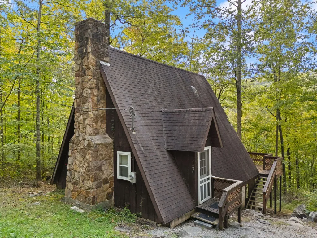 1424 Jasper Lake Drive Burnside KY 42519