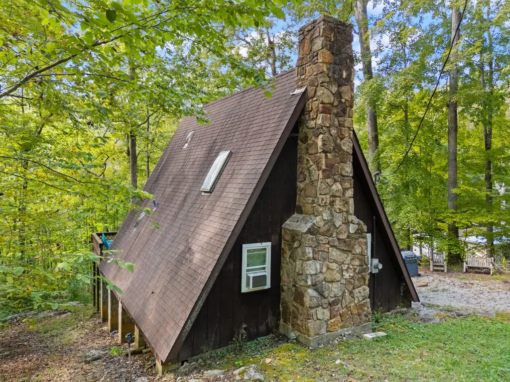 1424 Jasper Lake Drive Burnside KY 42519