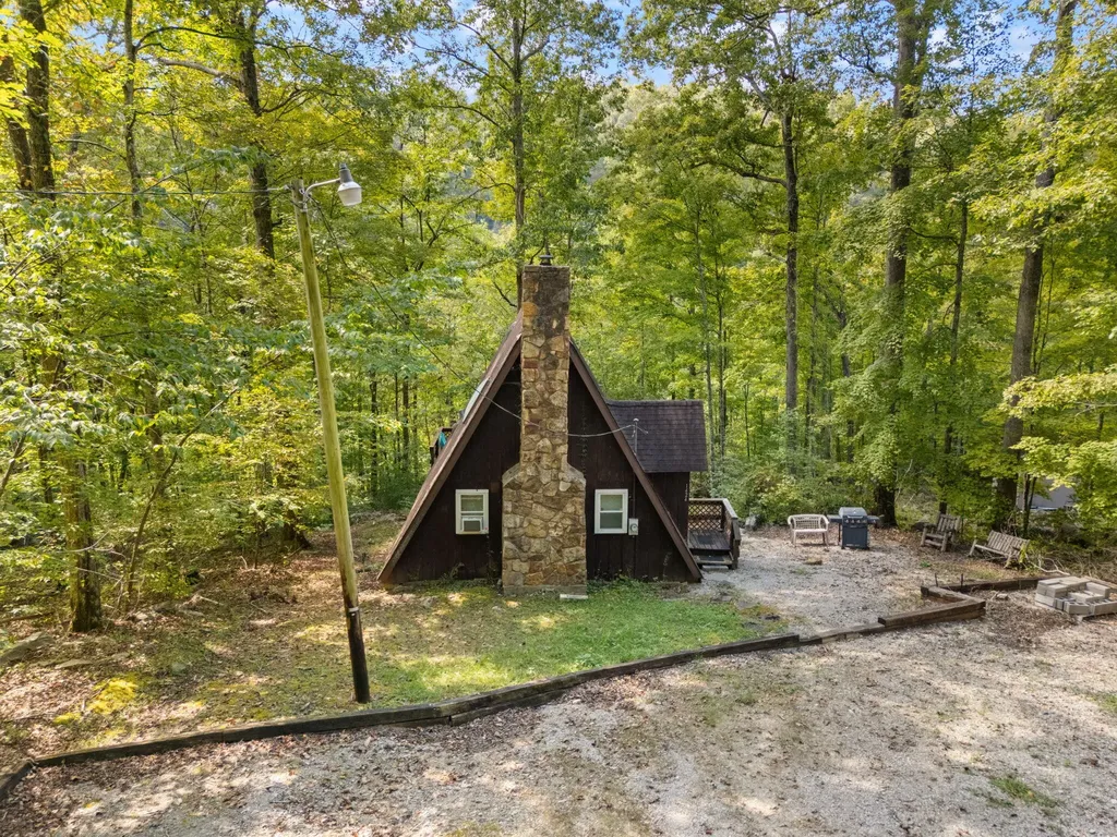 1424 Jasper Lake Drive Burnside KY 42519