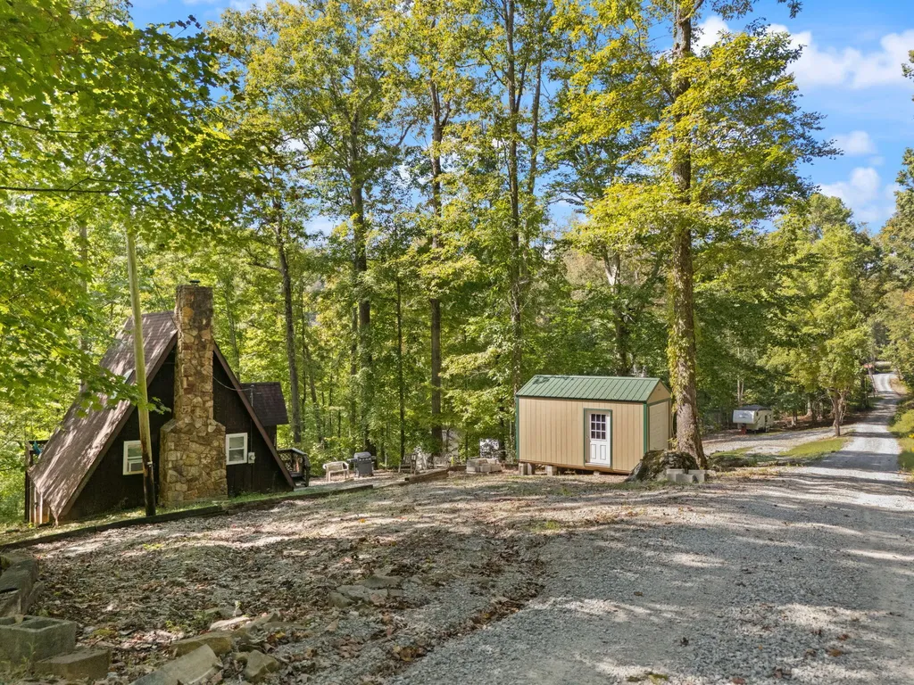 1424 Jasper Lake Drive Burnside KY 42519