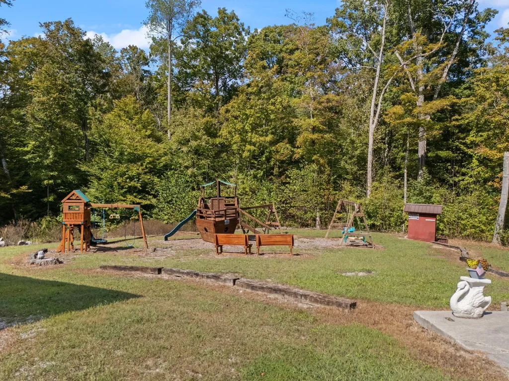 1424 Jasper Lake Drive Burnside KY 42519