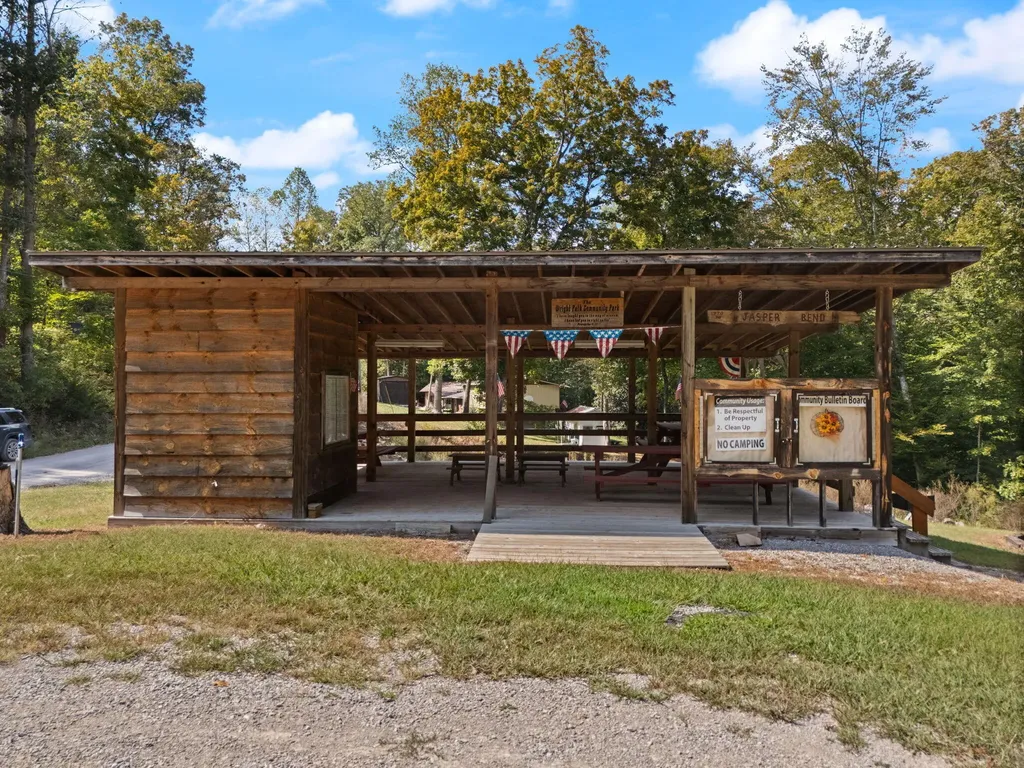 1424 Jasper Lake Drive Burnside KY 42519