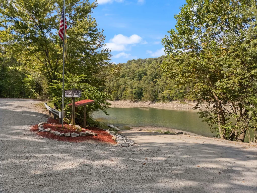 1424 Jasper Lake Drive Burnside KY 42519