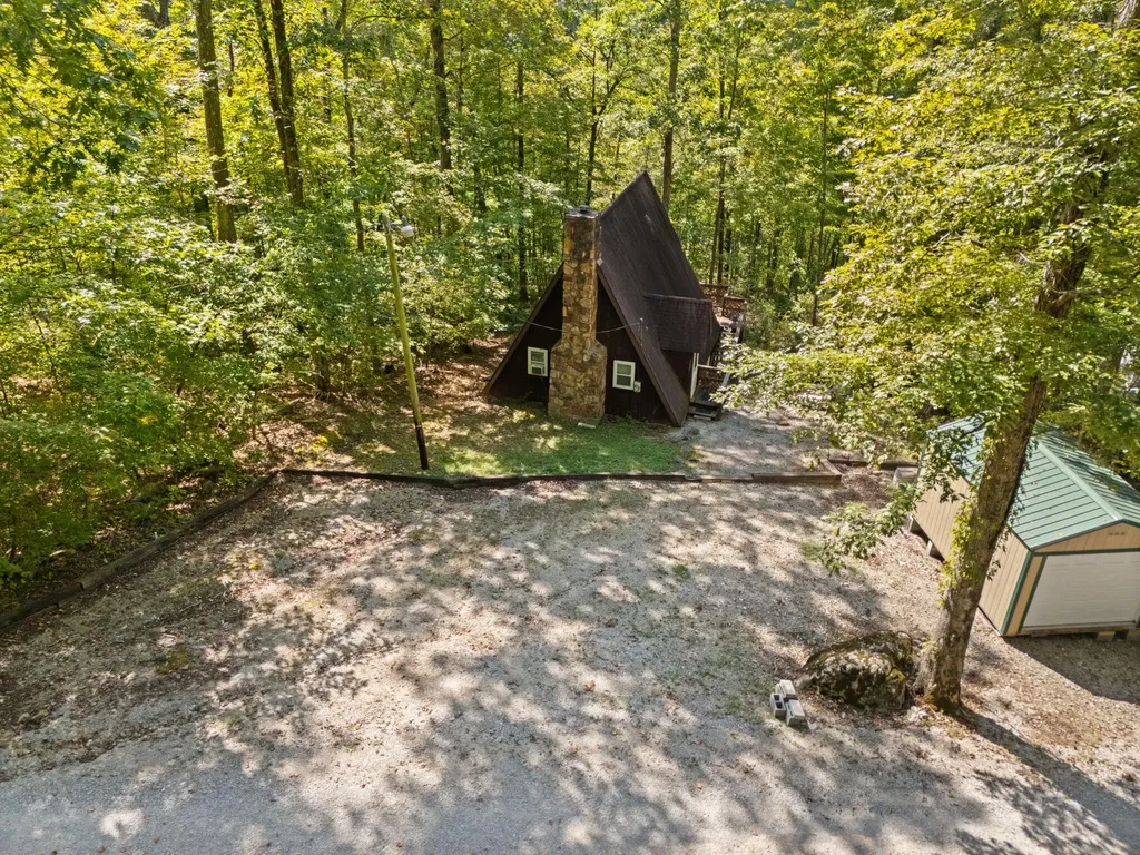 1424 Jasper Lake Drive Burnside KY 42519