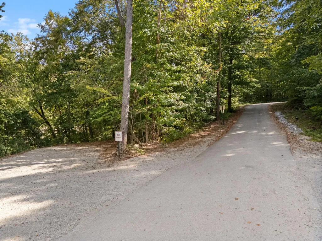 1424 Jasper Lake Drive Burnside KY 42519