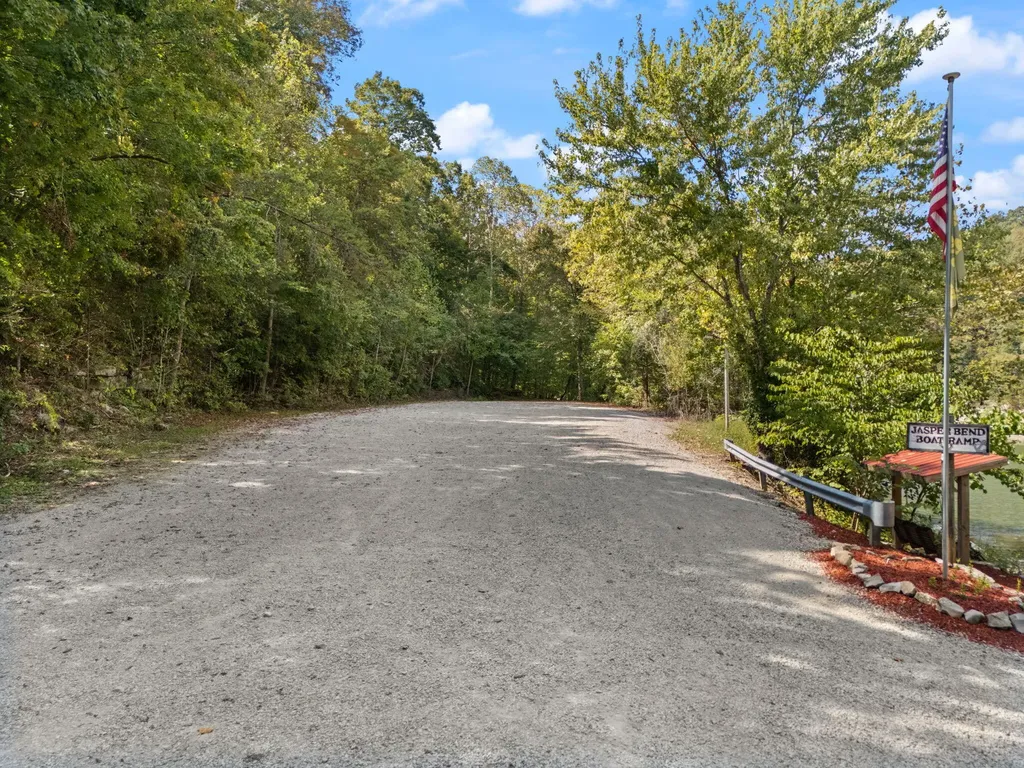 1424 Jasper Lake Drive Burnside KY 42519