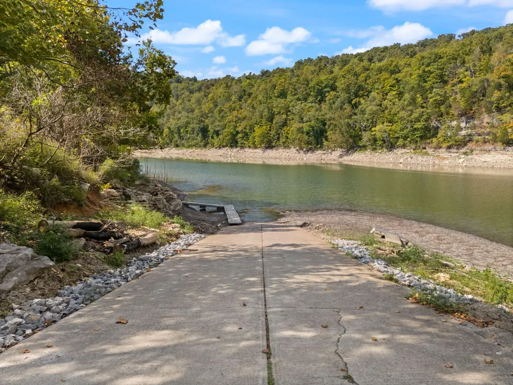 1424 Jasper Lake Drive Burnside KY 42519