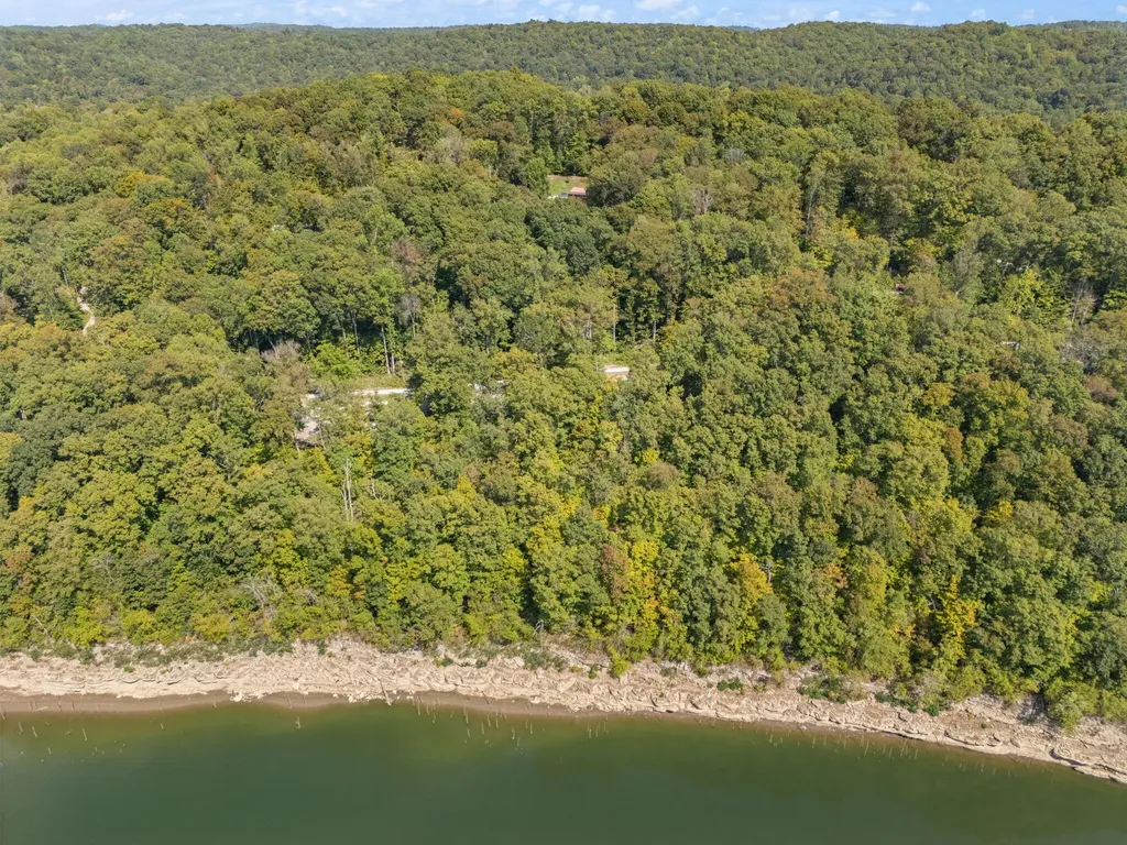 1424 Jasper Lake Drive Burnside KY 42519