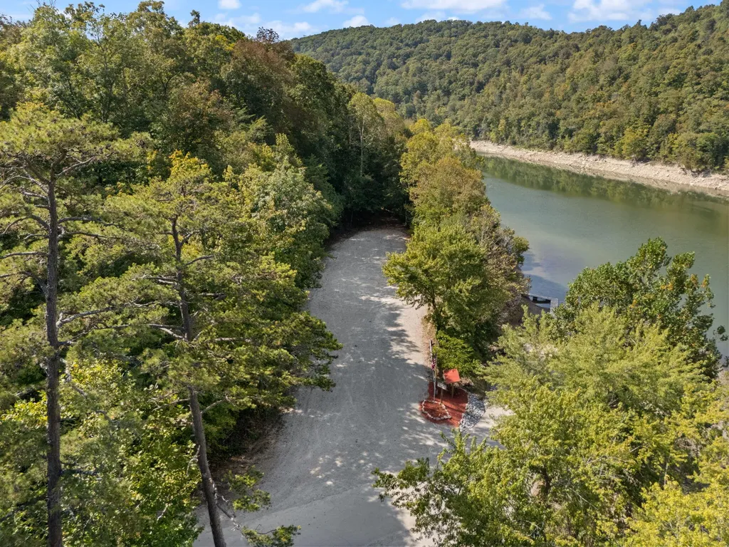 1424 Jasper Lake Drive Burnside KY 42519
