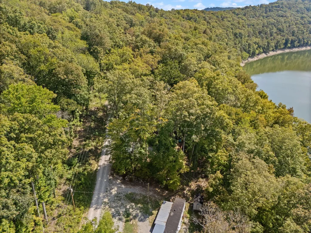1424 Jasper Lake Drive Burnside KY 42519
