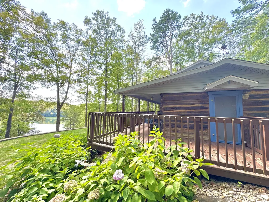 155 Rocky Point Road East Bernstadt KY 40729