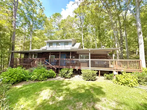 155 Rocky Point Road East Bernstadt KY 40729