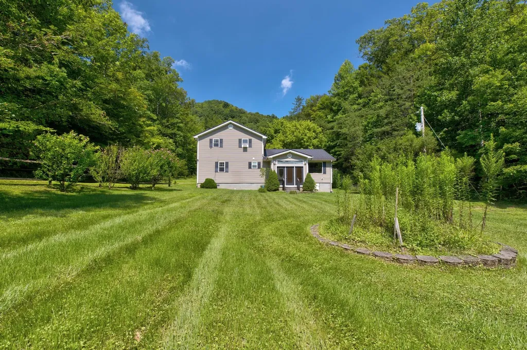 98 Brittany Lane Stanton KY 40380