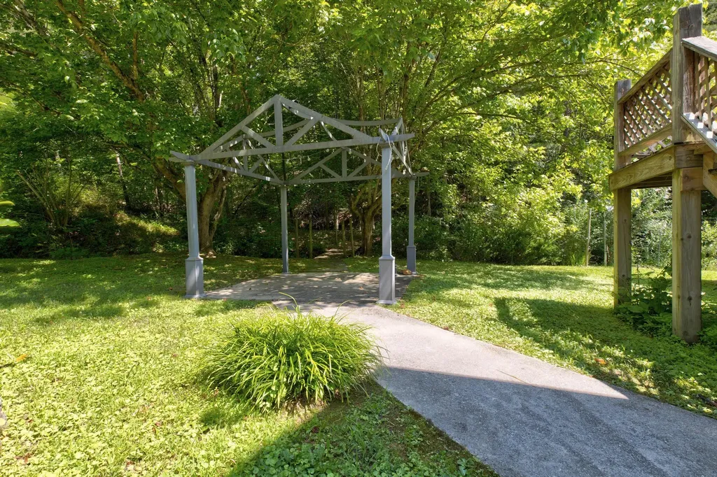 98 Brittany Lane Stanton KY 40380
