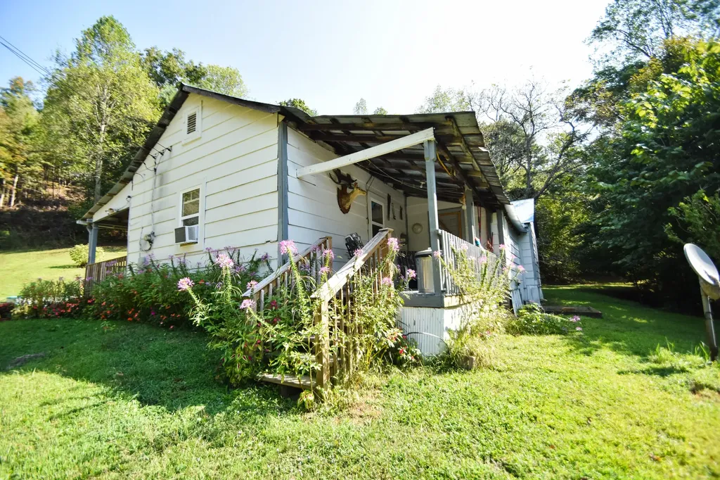 284 Happy Top Road Mckee KY 40447