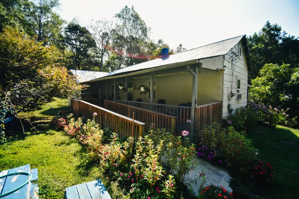 284 Happy Top Road Mckee KY 40447