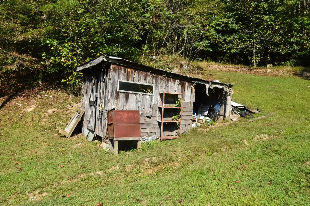 284 Happy Top Road Mckee KY 40447