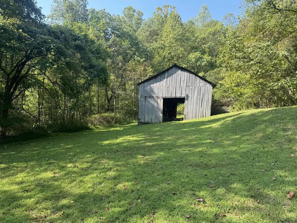 284 Happy Top Road Mckee KY 40447