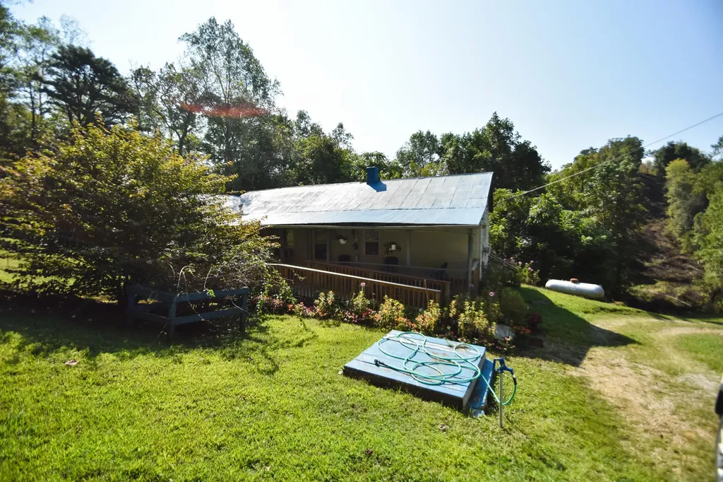 284 Happy Top Road Mckee KY 40447
