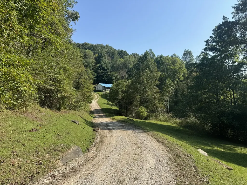 284 Happy Top Road Mckee KY 40447