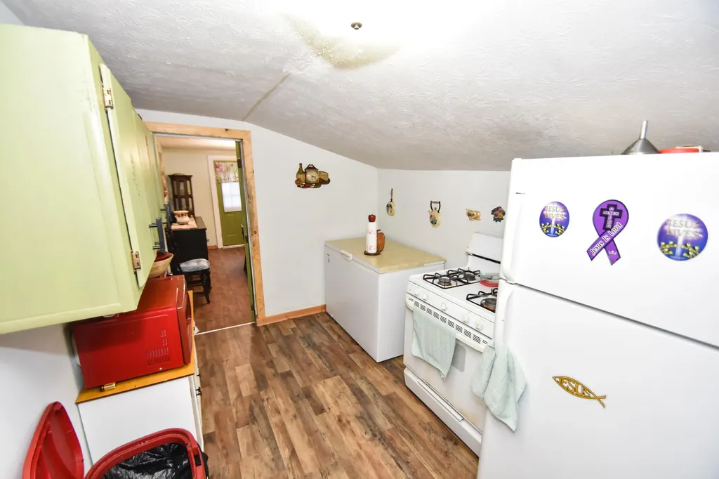 284 Happy Top Road Mckee KY 40447