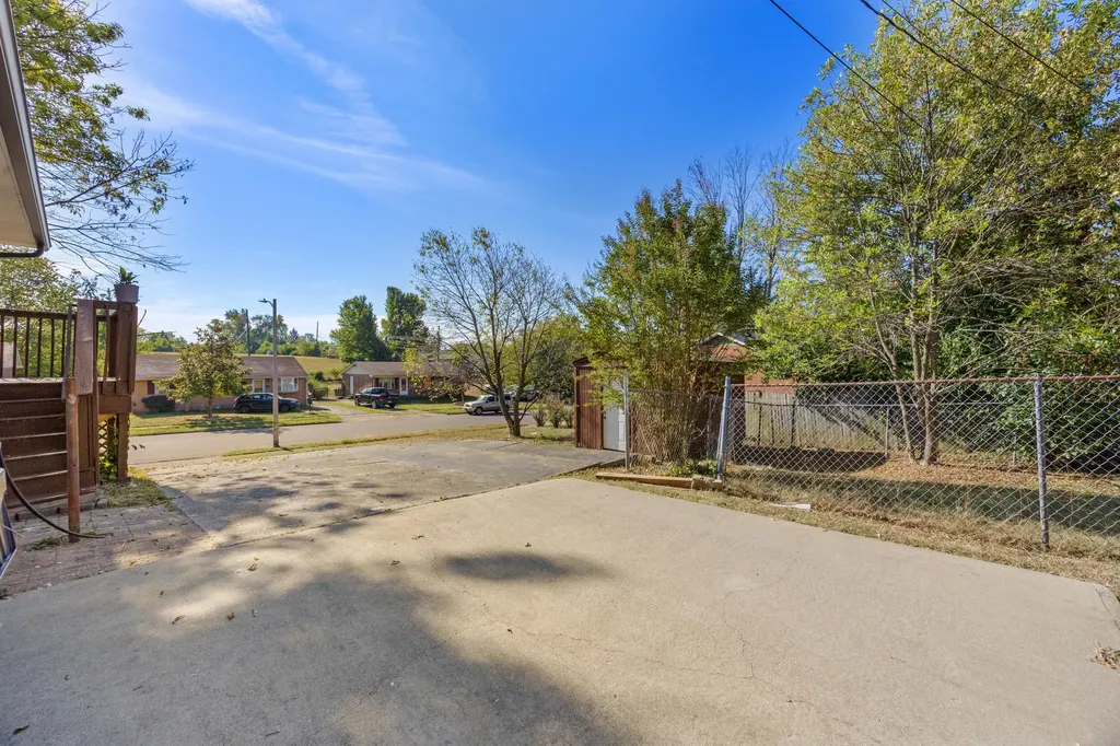 1316 Jannelle Court Lexington KY 40517