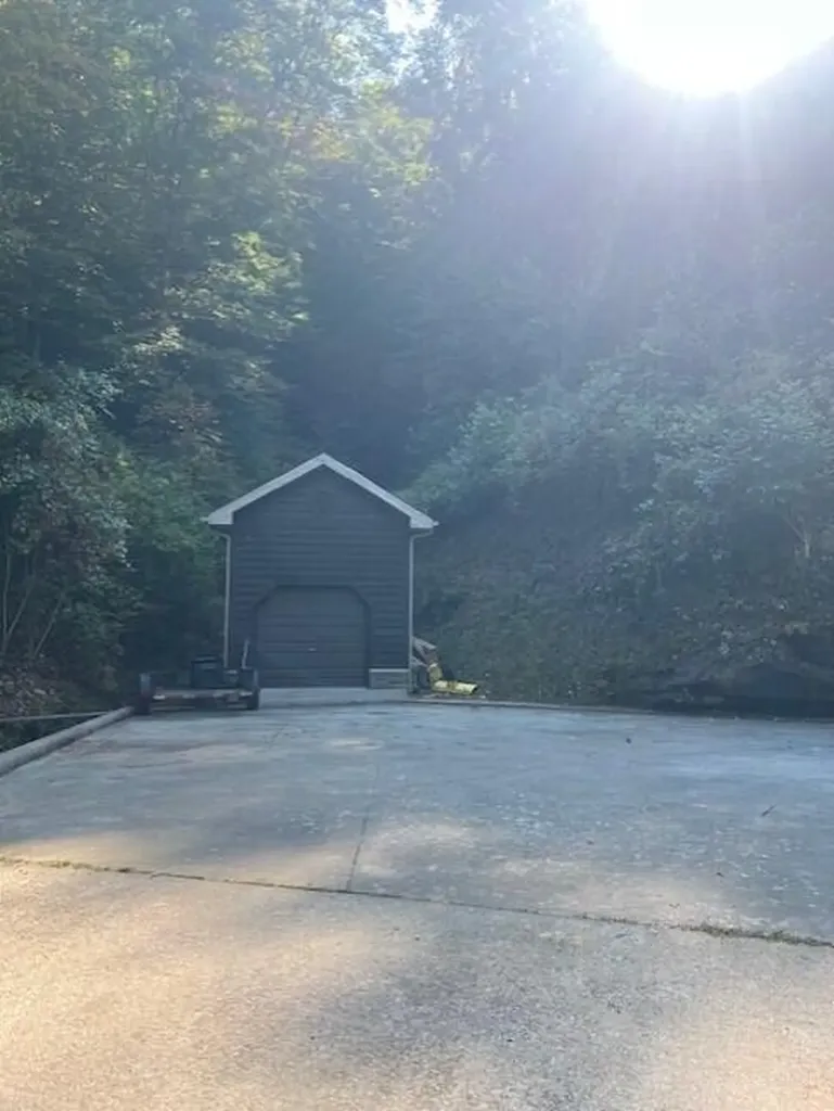 1085 Spring Branch Road Jeremiah KY 41826