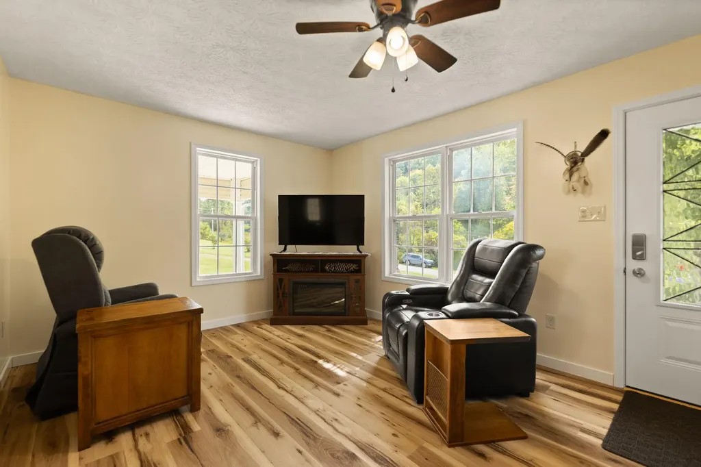 867 Chadwell Road Booneville KY 41314