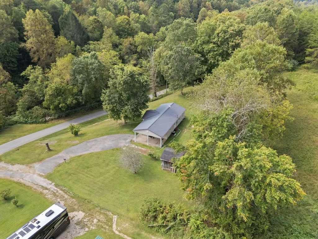 867 Chadwell Road Booneville KY 41314
