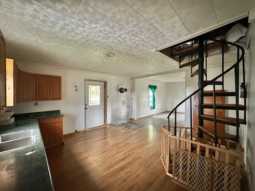 2524 Us 68 Ewing KY 41039
