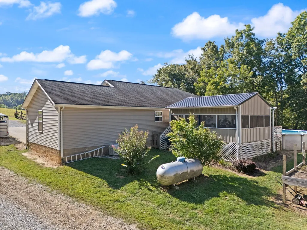 141 Parker Lane Barbourville KY 40906