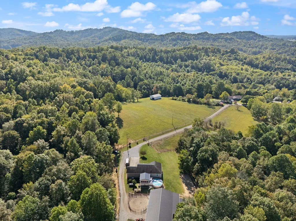 141 Parker Lane Barbourville KY 40906