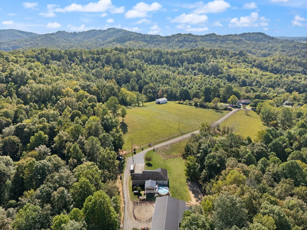 141 Parker Lane Barbourville KY 40906