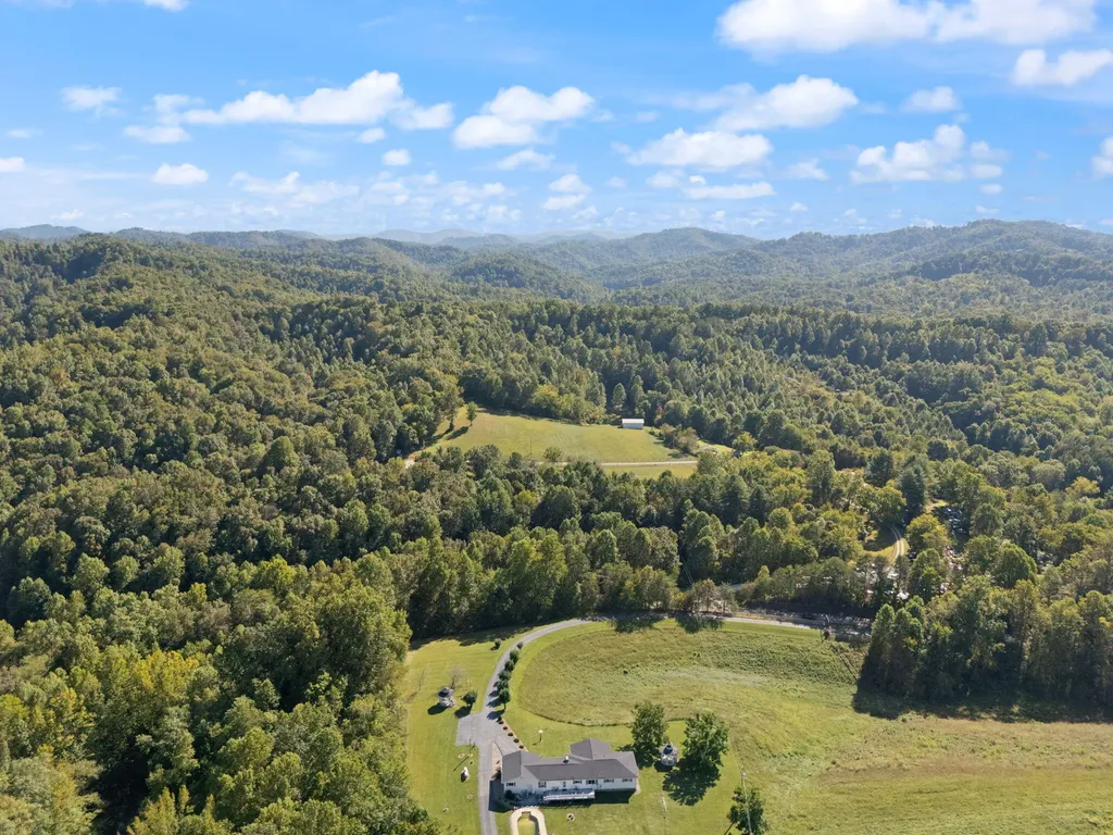 141 Parker Lane Barbourville KY 40906