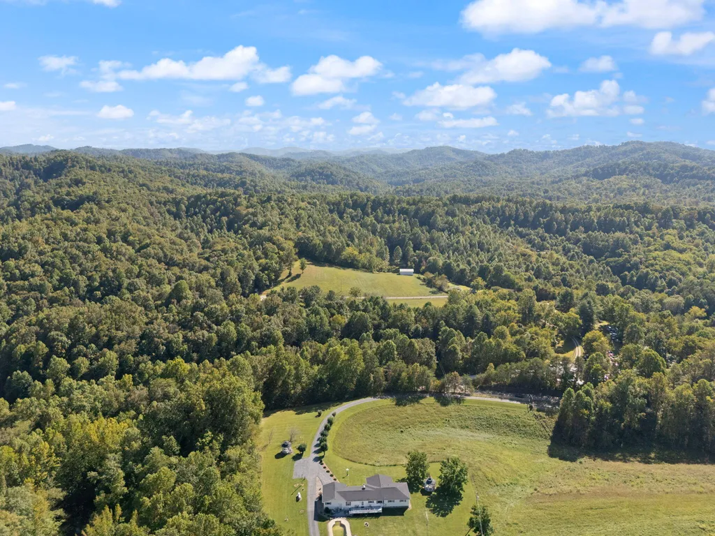 141 Parker Lane Barbourville KY 40906