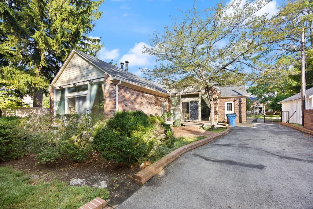242 Henry Clay Boulevard Lexington KY 40502