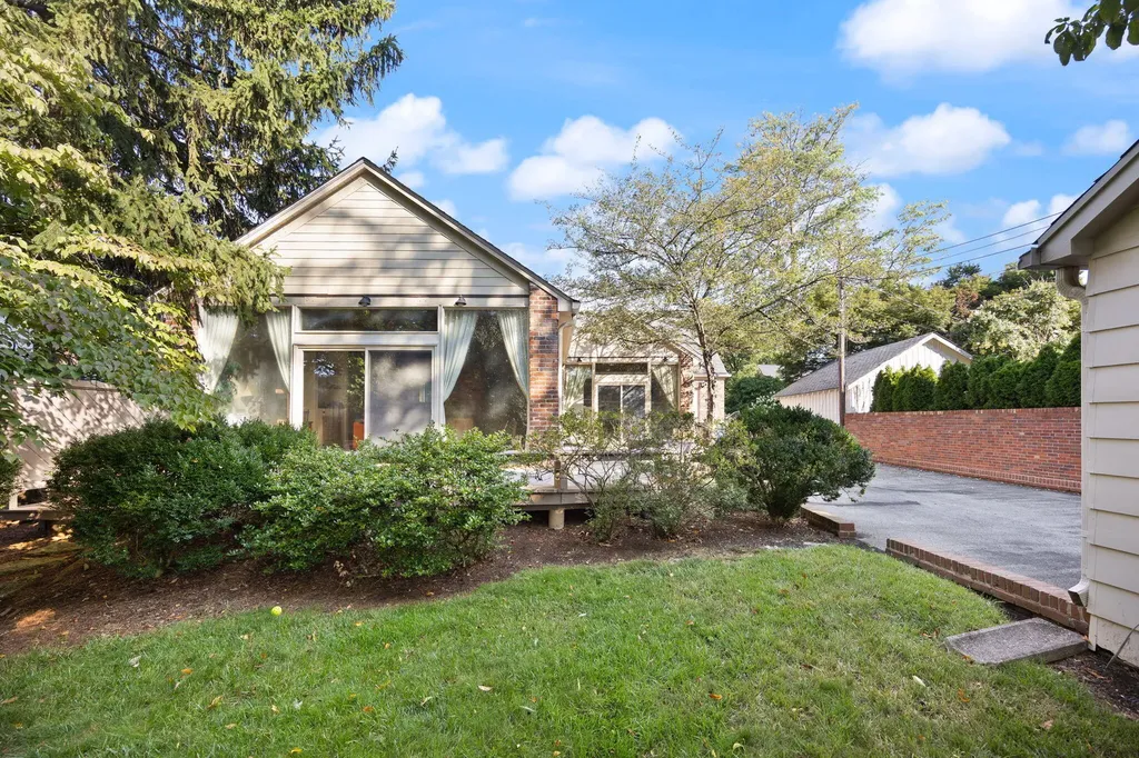 242 Henry Clay Boulevard Lexington KY 40502